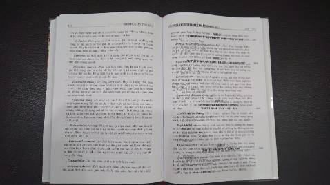 Sách bị in lỗi, chữ in chồng nhau bị nhiều trang lắm, mình chỉ upload được tối đa 5 hình thôi.
Không biết tiki có cho thu hồi lại không.
Thân.