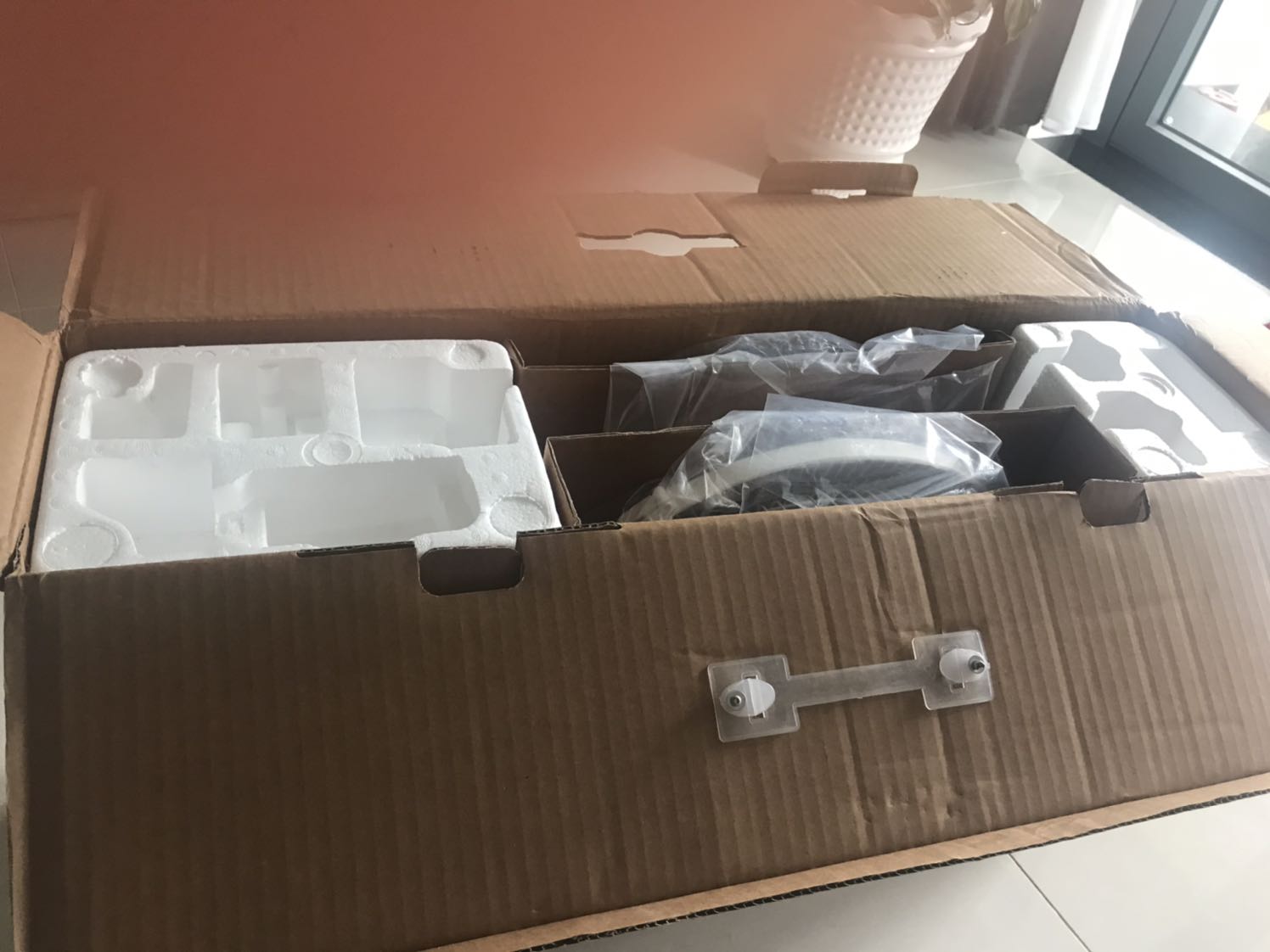 hàng đóng cẩn thận, quạt nhỏ hơn mình tưởng tượng, nhỏ nhưng nhiều gió, chạy êm, nhựa ko được dày dặn cho lắm