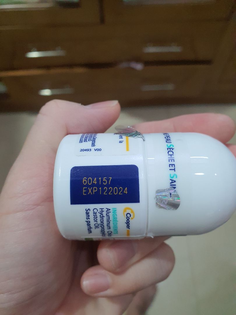 sản phẩm ko như trước. trước mình mua sử dụng 5-6ngay mà vùng nách vẫn khô thoáng (ko tiêt mồ hôi) nay sử dụng sp vừa mua ngày ngày phải dùng mà cảm giác khó chịu. nói chung date mới ko biết hãng có thay đổi gì ko?? chứ giá hiện tại mà chất lượng ko như mong muốn.