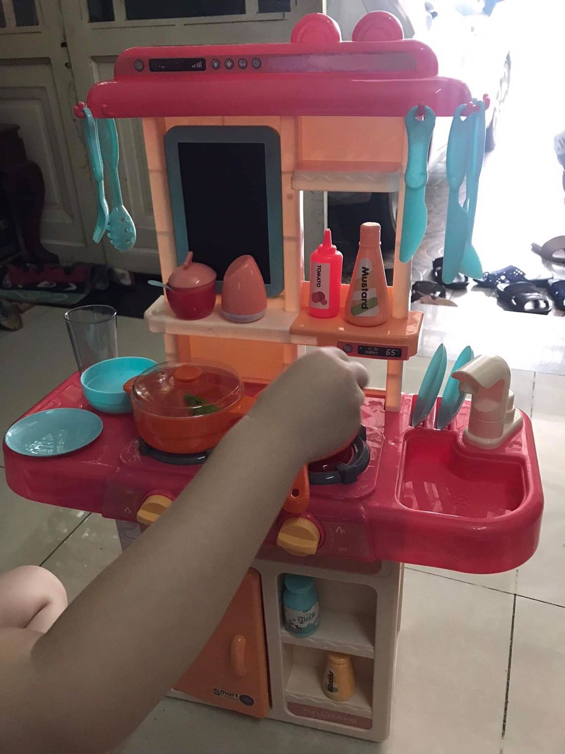 Hộp bị móp, gói ko cẩn thận, mua để tặng mà như vậy sao giám tặng đây, hên là bên trong ko bể