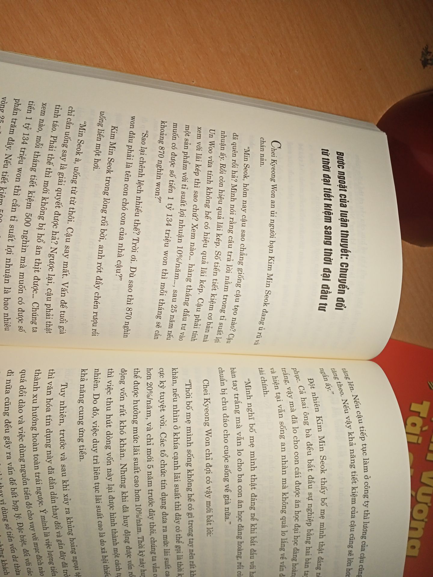 Mình mua sách này kho ở Hà Nội nên Tiki giao hàng siêu siêu nhanh luôn, tối hôm trước mình vừa đặt, trưa hôm sau mình nhận được hàng luôn. Anh ship cũng dễ thương mặc dù trời mưa gió lạnh, cảm nhận ban đầu mình thấy sách mới tinh được bọc trong túi nilon đóng gói cẩn thậnnnn