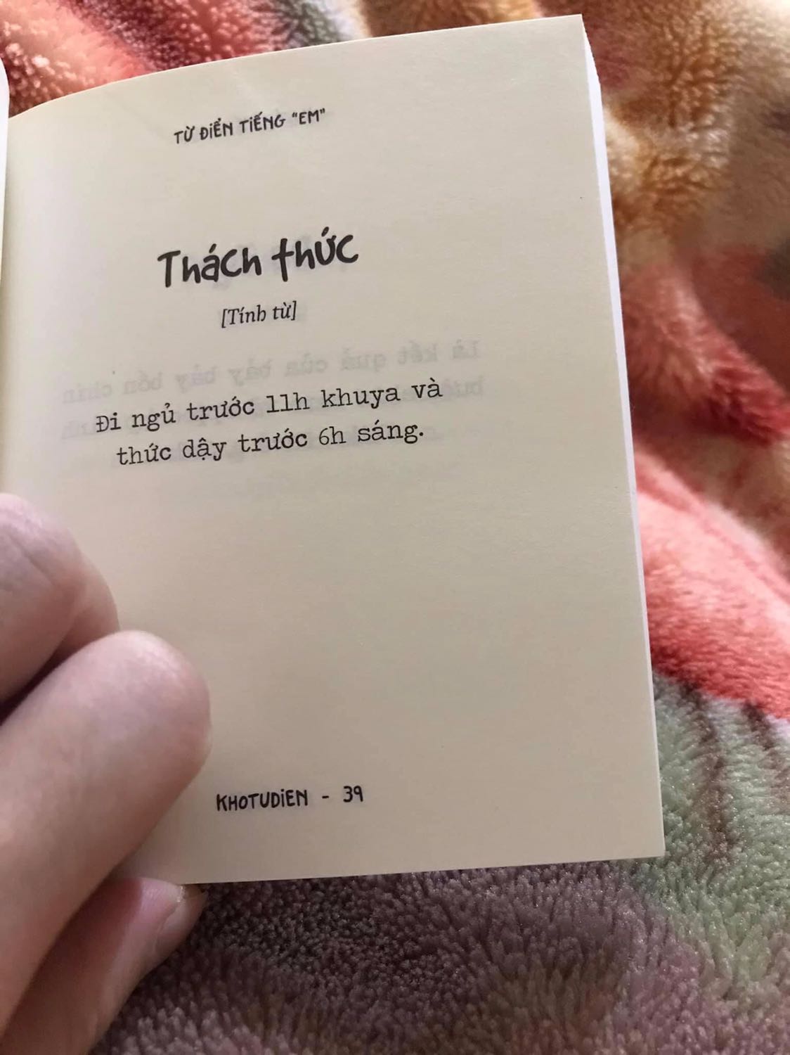 (Ảnh không liên quan Hihi) nhưng mình mua sách này với số lượng nhiều để dạy cho các bé thì thấy các bé học rất thích. Không quá nặng phần bài tập ngữ pháp như sách Việt Nam biên soạn. Sách này các bé học đủ hết các kỹ năng, lại sát với chương trình thi Cambridge.