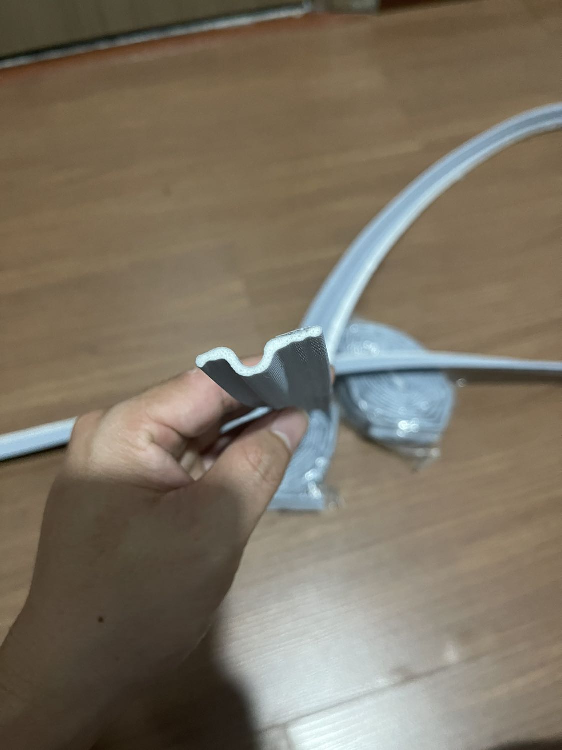 Treo đầu dê, bán thịt ***.
Cái ron khác xa hoàn toàn với hình quảng cáo.