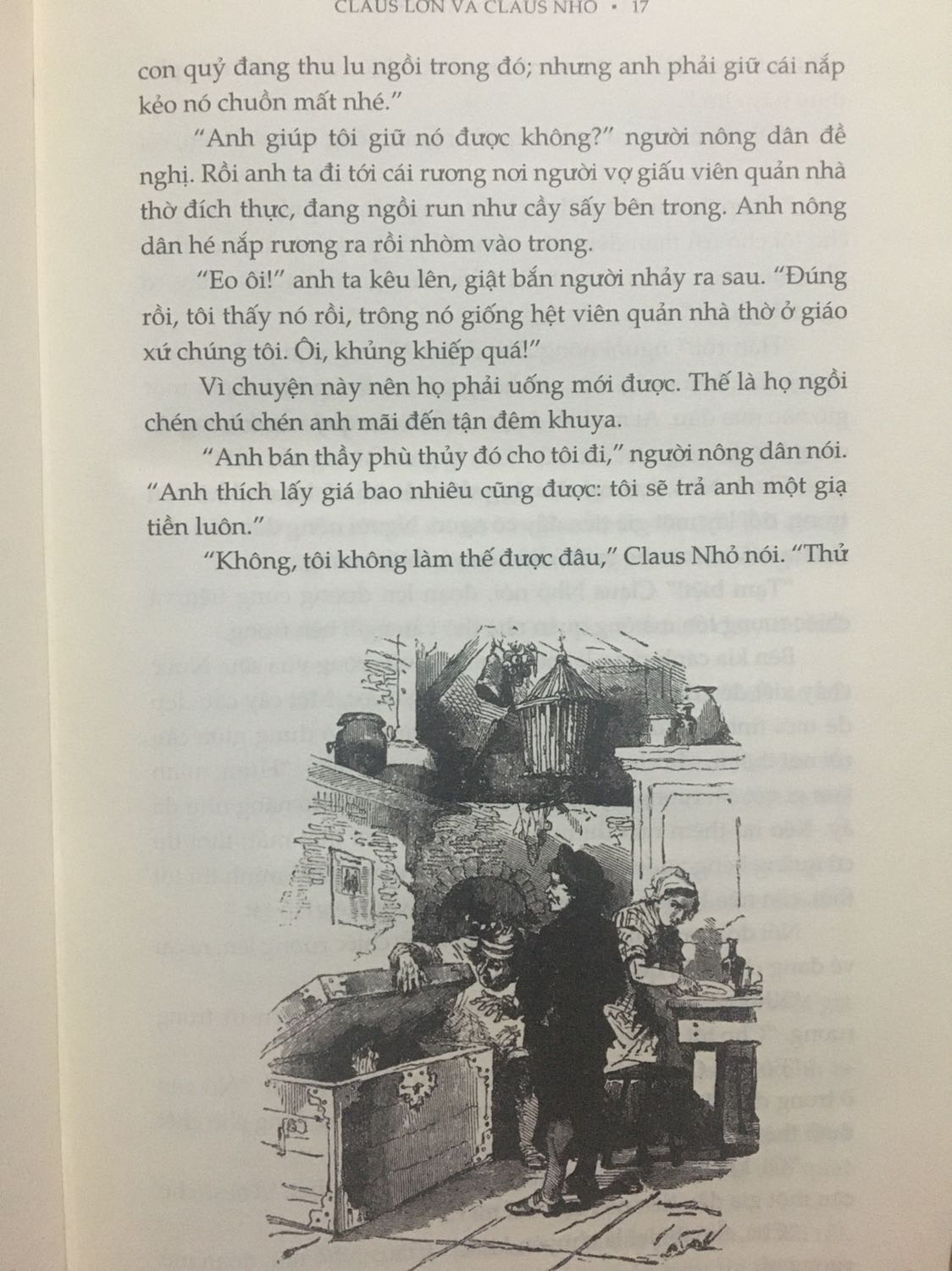 Tiki giao hàng nhanh, đóng gói cẩn thận, mình đặt rất nhiều nhưng không quyển nào bị xây xát chi hết.
Trước khi mua mình đã phân vân giữa bản này và bản dịch của Trần Minh Tâm (Trần Minh Tâm dịch khá hay còn bản này thì có nhiều truyện hơn) Mình rất sợ việc mua một quyển sách có chất lượng dịch tệ. Tuy nhiên, sau khi mua mình lại rất hài lòng, sách được dịch hay và dễ hiểu, trẻ em cũng có thể hiểu được. Mình đã chụp một vài trang để các bạn có thể xem trước khi mua. Thật sự đáng tiền.