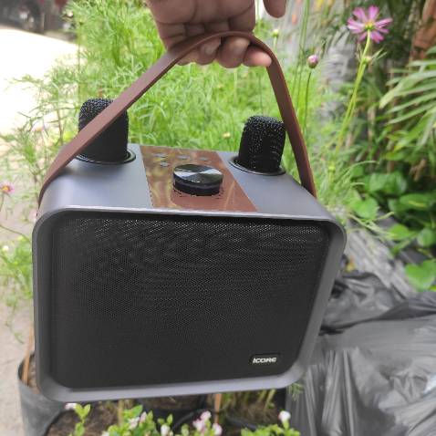 Chất âm hay, nghe nhạc rất ổn áp, bass ấm, nhiều chế độ hát, micro khá nhạy, hút âm tốt, loa hoàn thiện tốt, sp có bảo hành nên yên tâm, giao nhanh trong ngày, chất lượng ổn so với giá, shop tư vấn tốt.❤❤❤