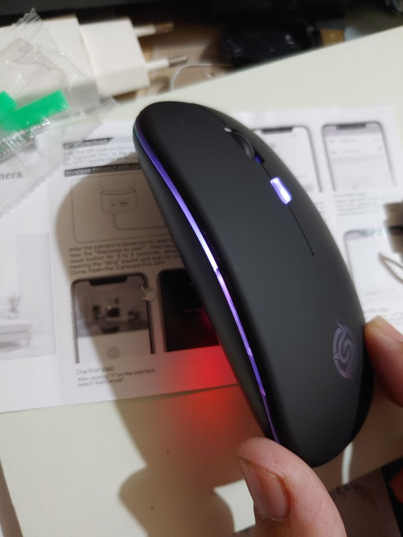 Chất lượng Sản phẩm rất tốt. Từ khi biết đến chuột A2 là tôi chỉ dùng mỗi loại này thôi. Dùng cực thích: Êm, mượt, pin được cả tuần có khi 10 ngày mới sạc lại. Đặc biệt là không có tiếng động khi Click chuột. Giá của Shop là rất cạnh tranh. Cảm ơn Shop, Cảm ơnTiki nhiều.