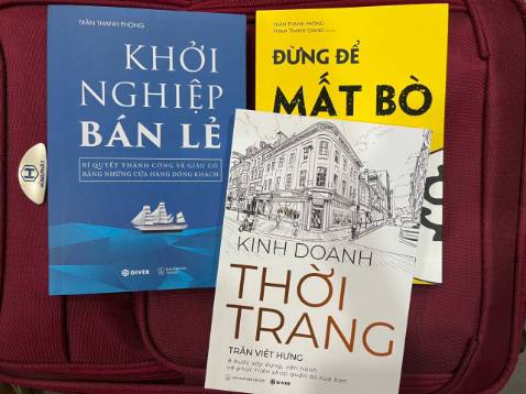 Giúp tôi có cái nhìn rõ ràng hơn về việc quản lý shop. Đồng cảm với tác giả. Tôi cũng hokc đc nhiều kinh nghiệm chống thất thoát, trang trí cửa hàng