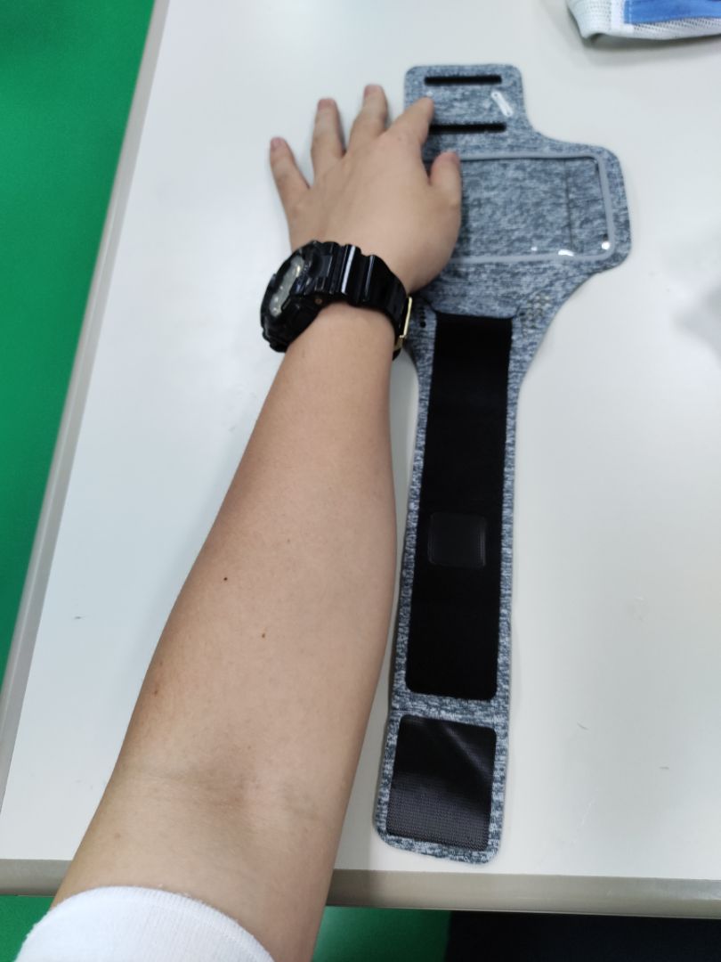 hàng như quảng cáo, chờ thời gian sử dụng phản hồi chất lượng sau ? phần nhựa trong nếu khâu với phần băng vải thì tốt thay vì dùng keo,.