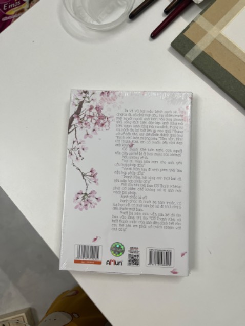 Giao hàng nhanh, chủ nhật đặt mà thứ hai đã giao rồi. Gói hàng ở tình trạng tốt, không bị móp méo chỗ nào cả, Sách thì có cuốn có bookcare, có cuốn không nhưng tất cả đều không bị trầy xước hay gì cả, giao đủ sách. Tiki làm việc rất năng suất nha về điểm này cho tiki hẳn 5 sao luôn.