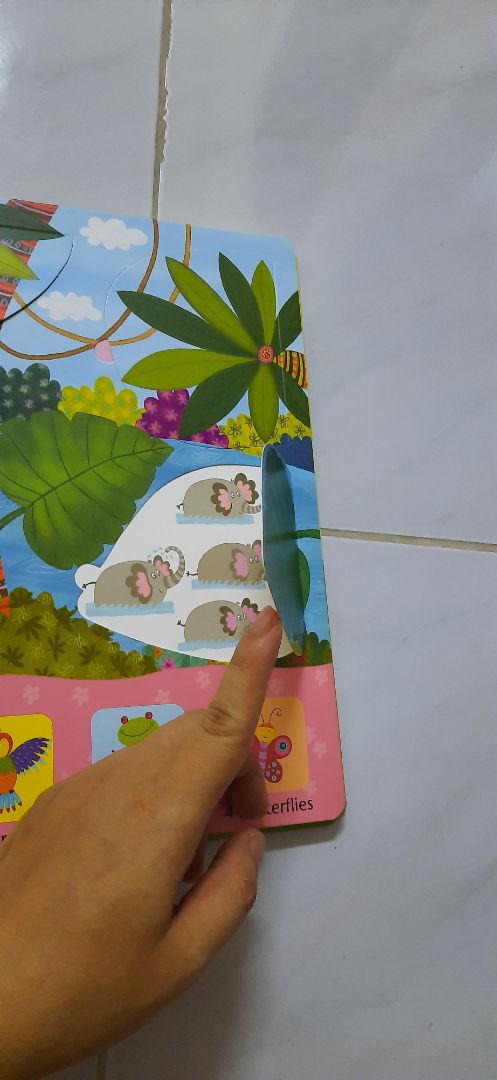 mua với giá 152k và đc giảm thêm 15% khi mua sách ngoại văn. mình mua đơn này của fahasa. cuốn nào cũng mới tinh và đóng gói ship hàng (tiết kiệm) nhưng vẫn rất nhanh nhận được. sách thích hợp vs bé biết giữ sách hoặc 3t trở lên. bé mình 2t rất thích xem mở các ô ẩn trong sách nhưng phấn khích quá làm rách mất 1 ô ẩn :( . dù sao sách rất đẹp. nên mua nhé