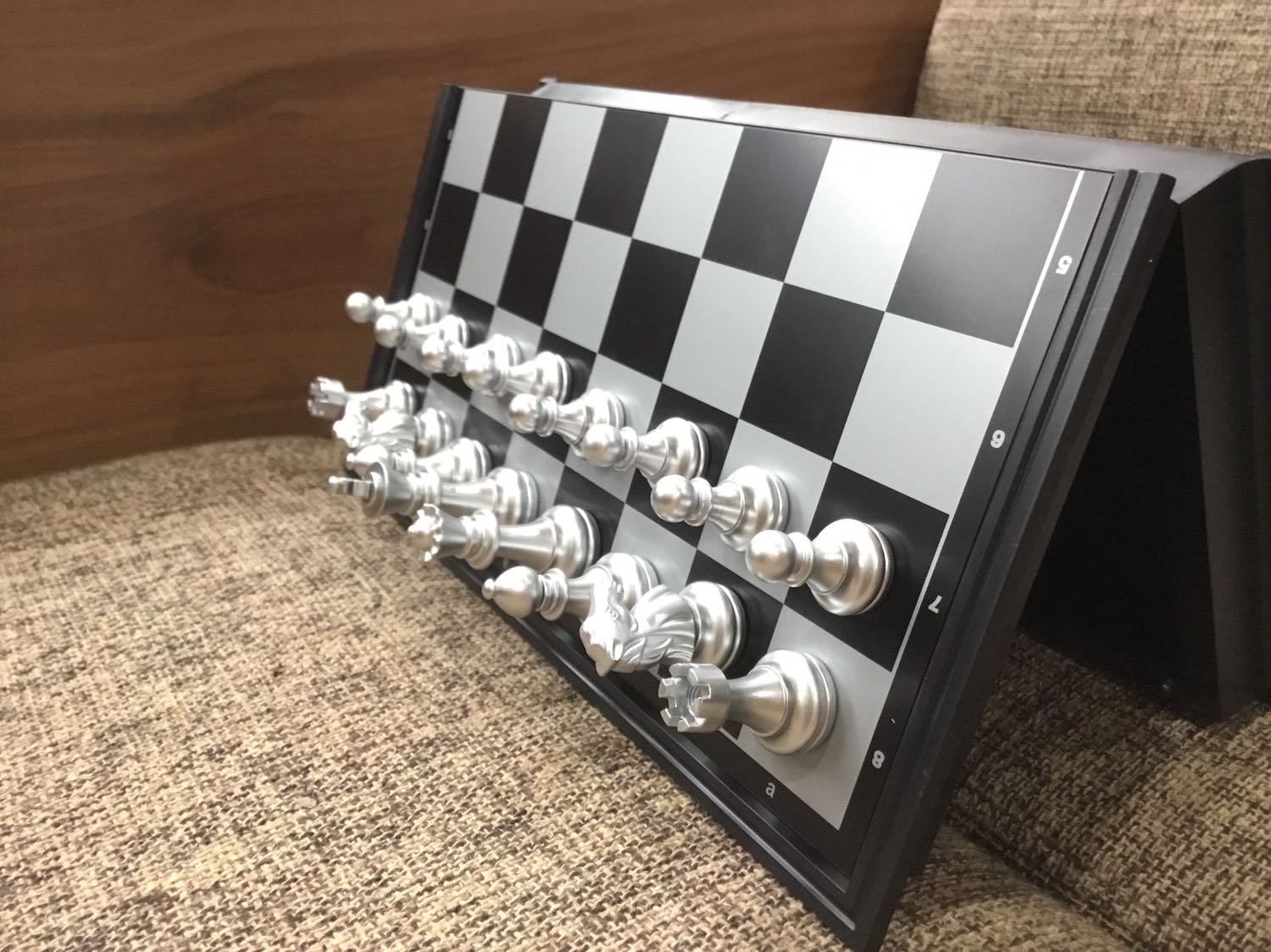 hàng tốt lắm mn ạ ❤️ y như quảng cáo ! giao đúng giờ đã hẹn, bàn cờ đẹp, con cờ sắc nét (có đệm lót êm) 
mình mua 25 x 25 nên hơi bé 
mn nên mua 32 x 32 trở lên chơi sẽ thoải mải hơn