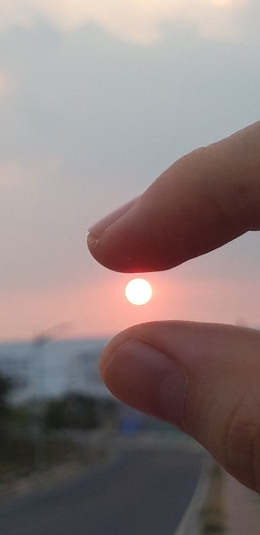 đúng là tiếng lành đồn xa, dùng ẻm xong rất thích vì da sạch trơn, có lớp dầu ở trên nên lắc đều trước khi sd và rửa mặt thật sạch sau sd nữa là ok liền. Da mình dễ bị kích ứng và nổi mụn, nhưng dùng rất thích và hiện chưa thấy dấu hiệu gì ko hợp cả. Nên thử.