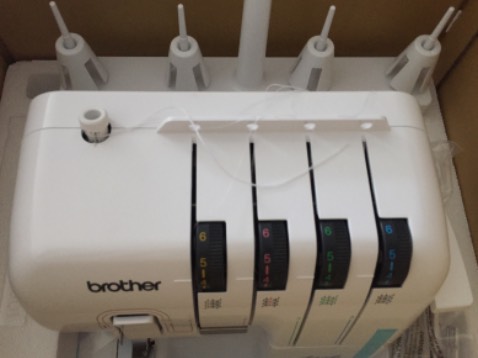 Mua máy mới mà Tiki giao hàng đã qua sử dụng thật không chấp nhận được, chỉ thừa còn lưu lại trên máy rất nhiều, bọc trùm máy nhăn nhúm. Tôi đang lo hàng đổi trả có phải hàng mới hay không nữa. Muốn hoàn tiền để mua máy chỗ khác thì Tiki bảo là chính sách Tiki không có hoàn tiền, vậy Tiki có chính sách bán hàng mới nhưng giao hàng second hand hay sao? Không hiểu sao nhà cung cấp này đã có nhiều khách hàng phàn nàn giao hàng second hand mà vẫn còn tồn tại trên Tiki.
Giá đại lý khác 6,7tr, Tiki là 6,9tr mà lại gặp phải hàng cũ. Thật là một trãi nghiệm tồi tệ. Mua hàng Nguyễn Kim bấy lâu nay chưa bao giờ bị như vậy.