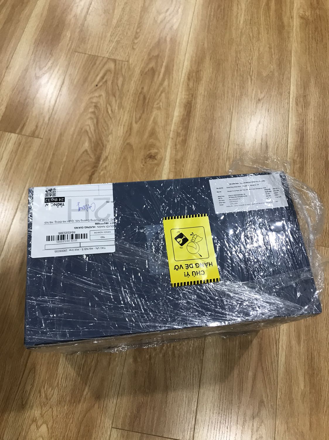 Mình nhận được hàng rồi, thiếu giấy bảo hành. Máy cắm điện không vào. Mong tiki đối sản phẩm giúp mình