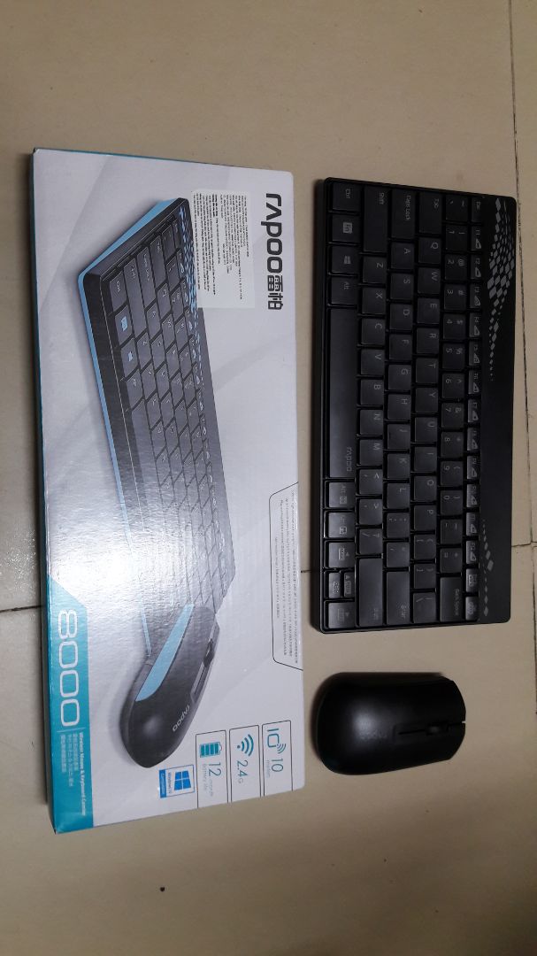 Chuột hơi thấp hơn so với tay, nhưng có nút tắt, bàn phím nhỏ gọn, không có nút tắt. Bộ này kết nối tốt với Vinabox x9