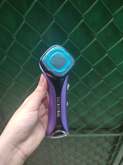 Sp mới của shop chưa có đánh giá nên mua cũng hơi rén mà nhận sp ok hết sức màu đẹp hơn hình cầm nhẹ tay dễ xài shop hổ trợ nhiệt tình !!! Phiếu bảo hành đầy đủ 10 điểm 👍👍👍