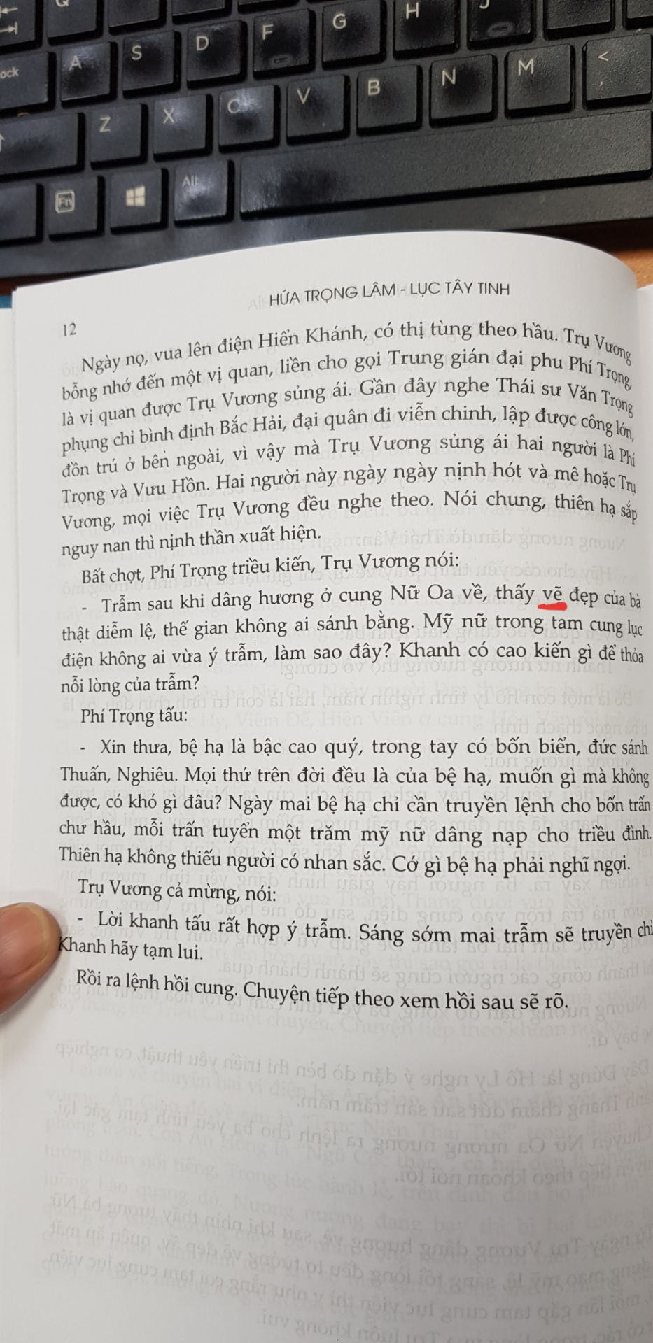 Mới đọc thử chương đầu mà thấy văn dịch ko hay, lỗi chính tả rất rất nhiều (Tiki cho gởi có 5 hình chứ 1 chương đầu mà hết hơn một nửa số trang có lỗi chính tả) Trình bày thì như canh chỉnh cho có để đem đi in, in sát rạt lề giấy, nhìn ko thuận mắt chút nào. Một ấn phẩm khá cẩu thả nên mua lúc giảm 70% tưởng rẻ mà cũng bình thường :))