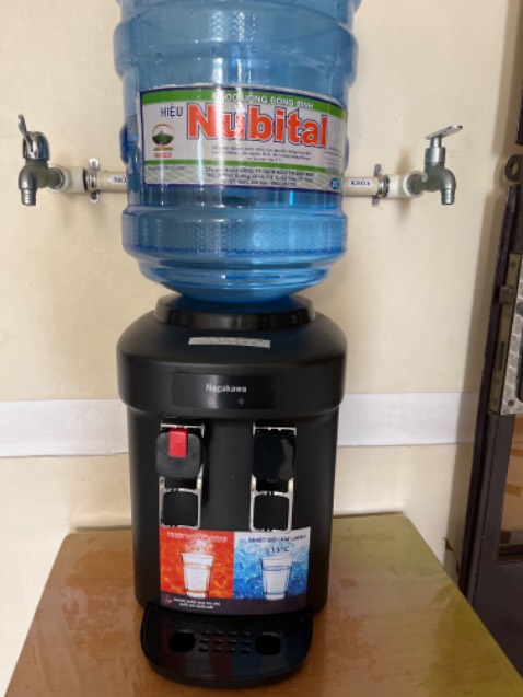 Đẹp. Gọn   Tiện lợi.   …….
……. Khay hứng nước hơi nhỏ xíu!
Nói chung đúng với giá tiền