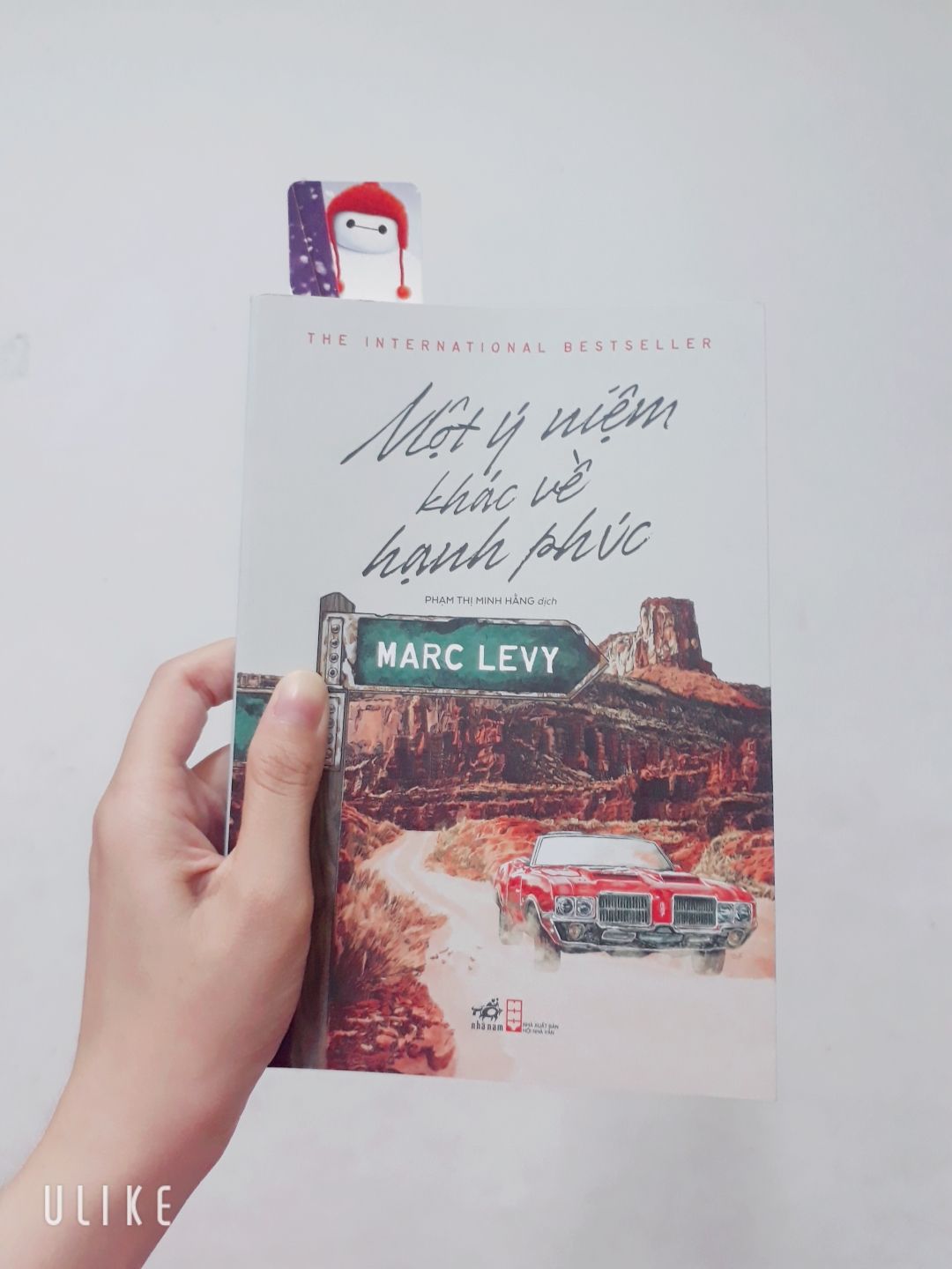 Dịch vụ Tiki thì rất là ok rồi. Còn về sách, mình mua vì ấn tượng với bìa và tên sách. Tác giả khiến mình khá tò mò phải đọc tiếp đọc tiếp nữa để biết những bí ẩn cuộc đời đằng sau nhân vật Agatha, tuy là vượt ngục nhưng lại rất nhẹ nhàng. Tuy nhiên càng về sau mình cảm giác càng bớt thu hút với cách giải quyết của tác giả, nhiều vấn đề còn lấp lửng chưa được làm rõ, vớt vát lại một chút nhờ happy ending thôi.