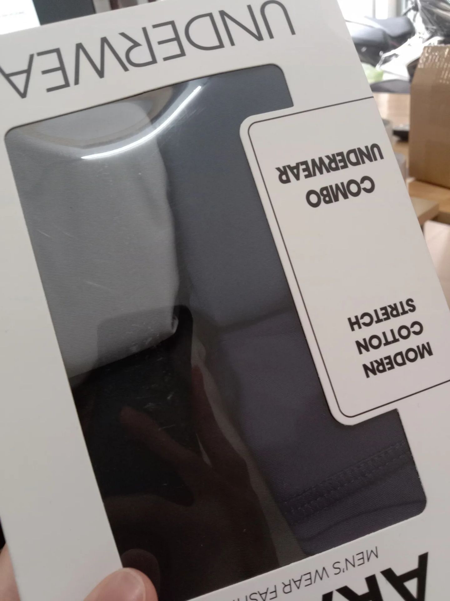 quần thoáng mát mặc không bí mua còn co cả hộp nhìn sang chảnh lắm ạ 😅 giá rẻ mà chủ shop còn dễ thương nên mua ạ