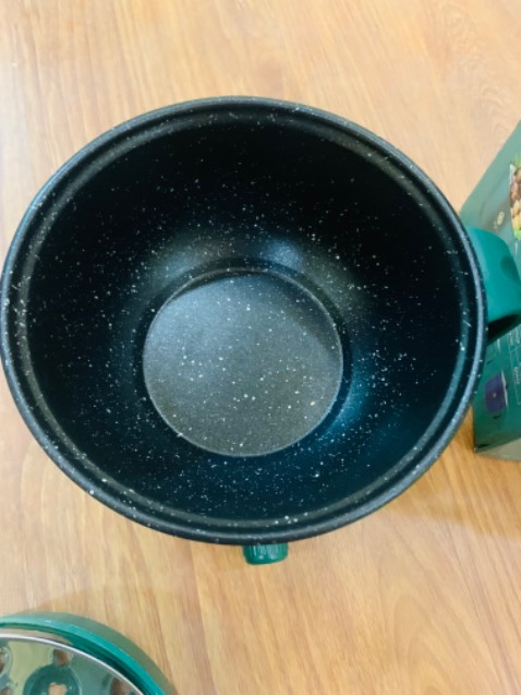 Sôi cực nhanh. Aem nấu lẩu luộc, hay xào chiên gì la ok hết nha. Hàng chống dính nên rán trứng ko bị dính, bị sát. Mình làm cơm trong 1 nồi này cũng vừA vặn 2 người ăn. Giá rẻ, hợp lý. Chắc mua thêm cái nữa để làm cho nhanh hơn!