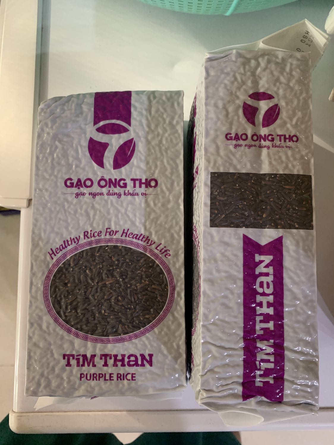 Sản phẩm giao nhanh, bao bì đẹp, được đóng gói và hút chân không nên cảm giác vệ sinh, sạch sẽ và chuyên nghiệp. 
Về gạo thì mình có ngâm với nước cho mềm và dễ nấu, hạt gạo dẻo, có màu và vị đặc trưng của gạo lức :))
Với giá thành cho bao bì, chất lượng như vậy thì mình thấy ok. Sản phẩm giao nhanh, bao bì đẹp, được đóng gói và hút chân không nên cảm giác vệ sinh, sạch sẽ và chuyên nghiệp. 
Về gạo thì mình có ngâm với nước cho mềm và dễ nấu, hạt gạo dẻo, có màu và vị đặc trưng của gạo lức :))
Với giá thành cho bao bì, chất lượng như vậy thì mình thấy ok.