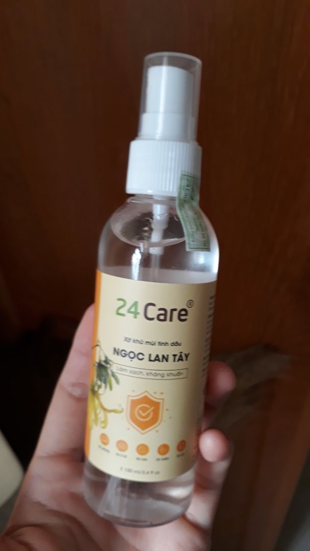 Mùi hoa thơm ngào ngạt luôn ak, ai thích mùi hoa thì không bỏ qua chai này đc đâu. Nhãn chai nhìn cũng xinh nữa. Shop còn bọc hàng quá kỹ nữa. Cho 5 sao luôn!