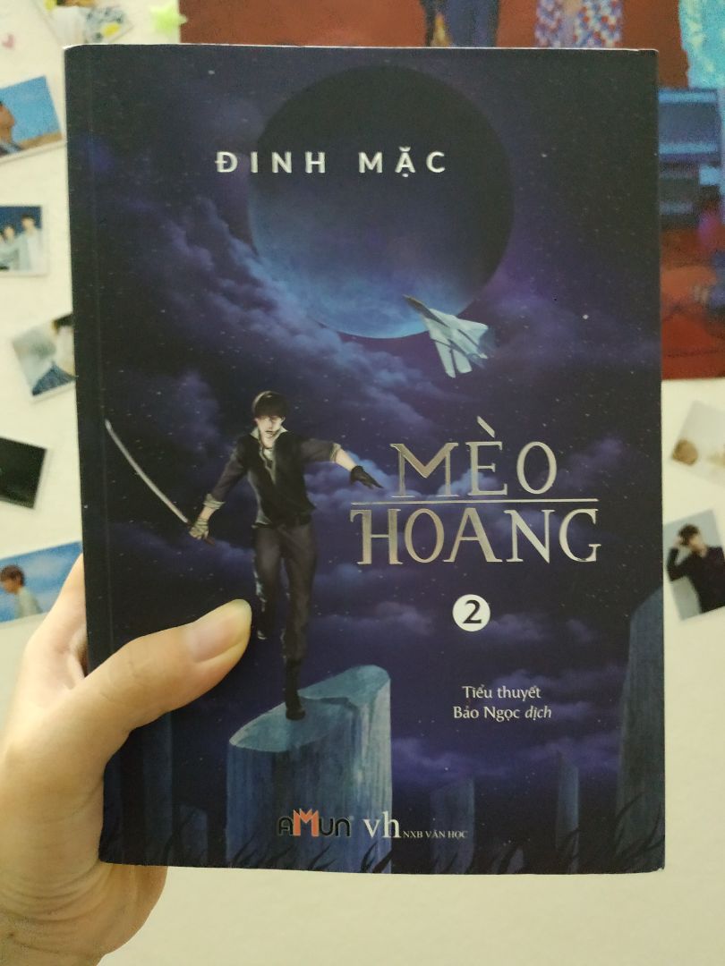 Bìa đẹp, truyện dày, nhưng có đến 1/4 cuốn là tiền truyện và ngoại truyện :)))) Các tình tiết trong truyện quá bất ngờ, mình tưởng tập một đã cua khét lắm rồi mà phần hai còn kinh điển hơn. Vẫn là mình rất thích nam chính nhaaaaaa. ( truyện khá nhiều H :)))))))