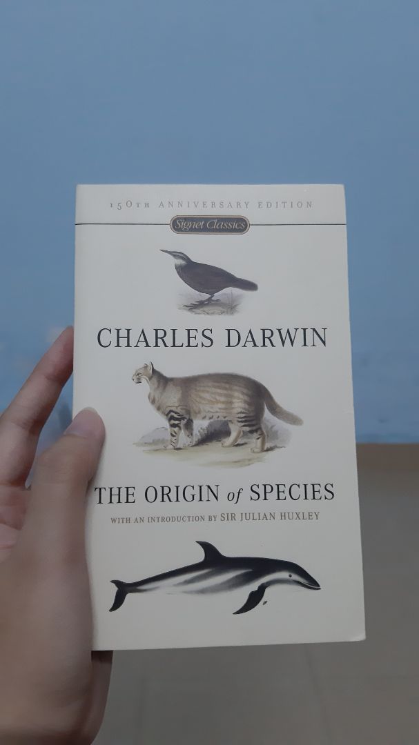 Mình mua của nhà bán hàng Fahasa nhân đợt giảm, được giá tốt. Sách không quá to nhưng cầm vừa tay. Bìa rất nhẵn nhụi, cầm đã tay lại còn đẹp mắt. Giấy mỏng mịn, độ trắng vừa phải tốt cho mắt
Sách được bảo quản tốt, thời gian giao hàng và chất lượng giao hàng hợp lý.