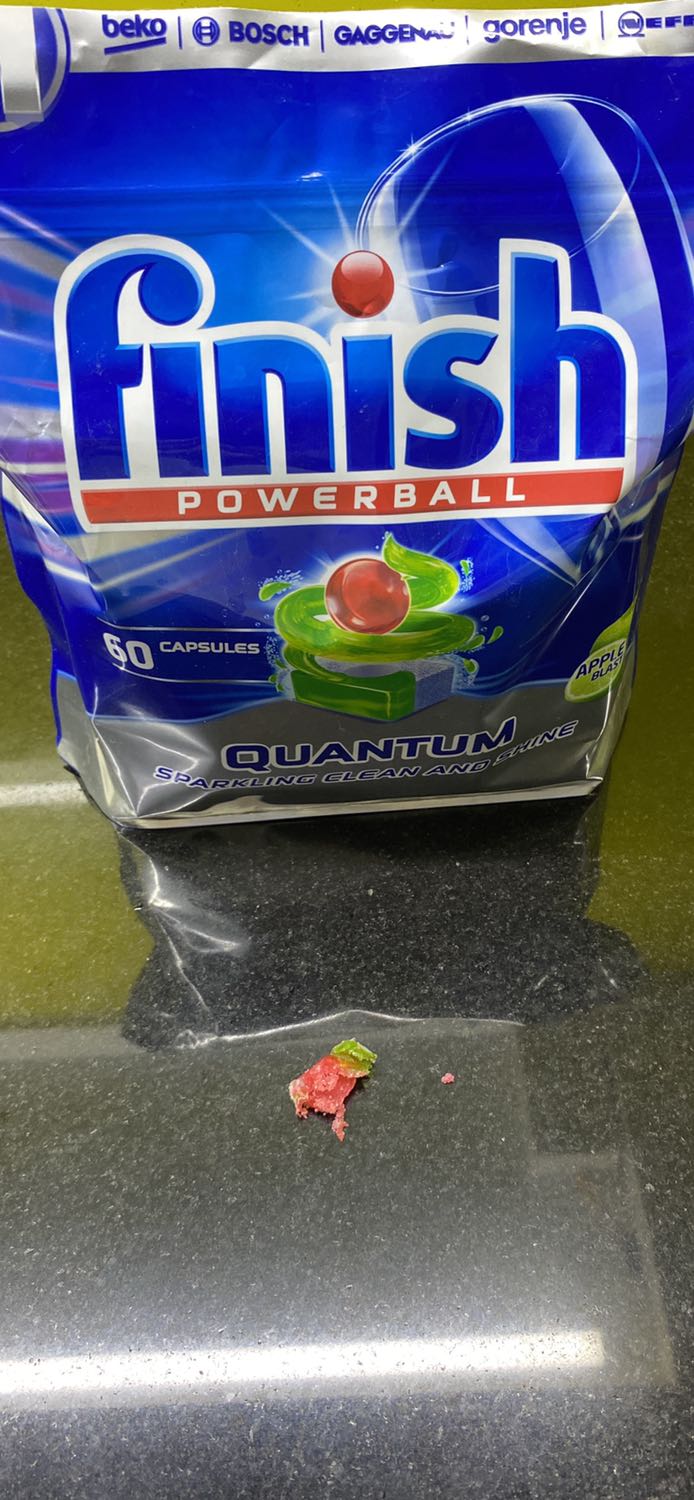 Hàng hơi khó tan cái vỏ.  Mấy lần mình phải tráng lại. Hay là phải bóc vỏ ra hả bạn?