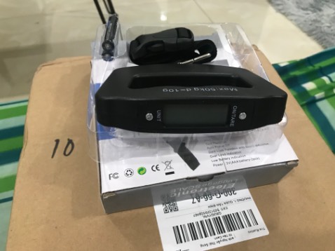 Mình đặt 1 loại tay cầm màu đen (bên phải trong hình), số lượng 2 sản phẩm. Lúc mua còn 4 sản phẩm theo như thông báo từ hệ thống. Nhưng lúc nhận chỉ có 1 sản phẩm đúng loại, sản phẩm còn lại là của loại khác. Tuy sử dụng vẫn ok, nhưng không vui lắm khi order 1 loại, giao 1 loại khác :(