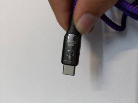 Hộp xấu. Đóng gói sản phẩm ok. Led hiển thị đc. Dây dài 1m. Dùng thời gian xem thế nào.