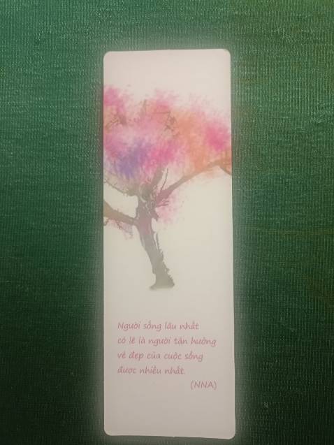 Đây là một trong những truyện xây dựng hình tượng nhân vật hay nhất theo mình nghĩ. Mỗi nhân vật đều có sự chuyển biến về nội tâm xuyên suốt bộ truyện 1 cách rõ rệt. Có rất nhiều bài học quý giá được lồng ghép vào đây. "Ra bờ suối ngắm hoa kèn hồng" không chỉ là tập truyện giải trí cho thiếu nhi, mà còn là những triết lý đáng suy ngẫm dành cho người lớn khi nghiêm túc đọc. Rất đáng để mua nha mọi người