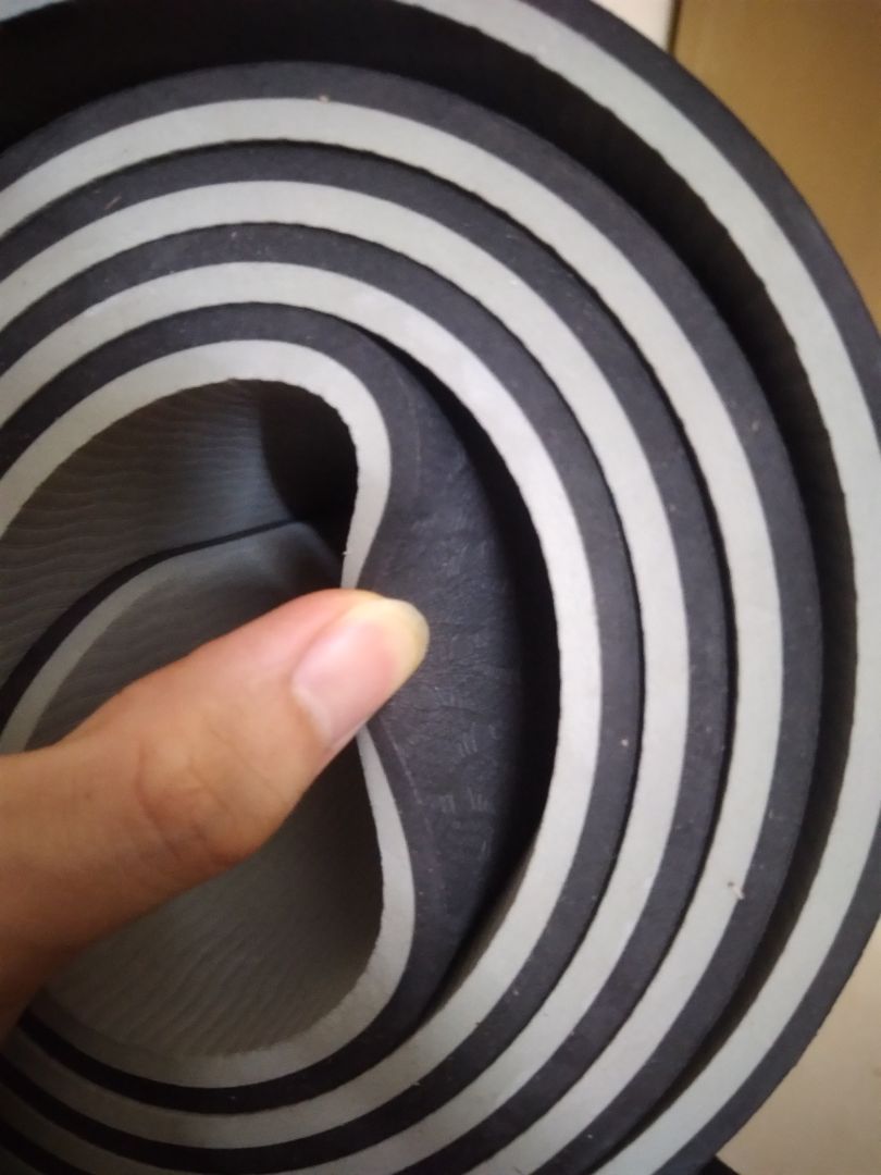 Dùng hơn 2 ngày rồi khá là okela, shop có hỏi han khi mình không biết cách dùng mặt thảm trên hay dưói, vote hài lòng vì phản hồ i khá là nhanh, mình cn trai mà được brand dodo gửi cho đúng màu đen đúng màu cần luôn, điểm cộng nữa cho sự tâm lý của shop, thảm khá dày và chống trơn trượt khá tốt, tất cả rất ổn trừ việc người giao hàng không thân thiện lắm
sản phẩm tốt, shop nhiệt thành, ok đáng mua