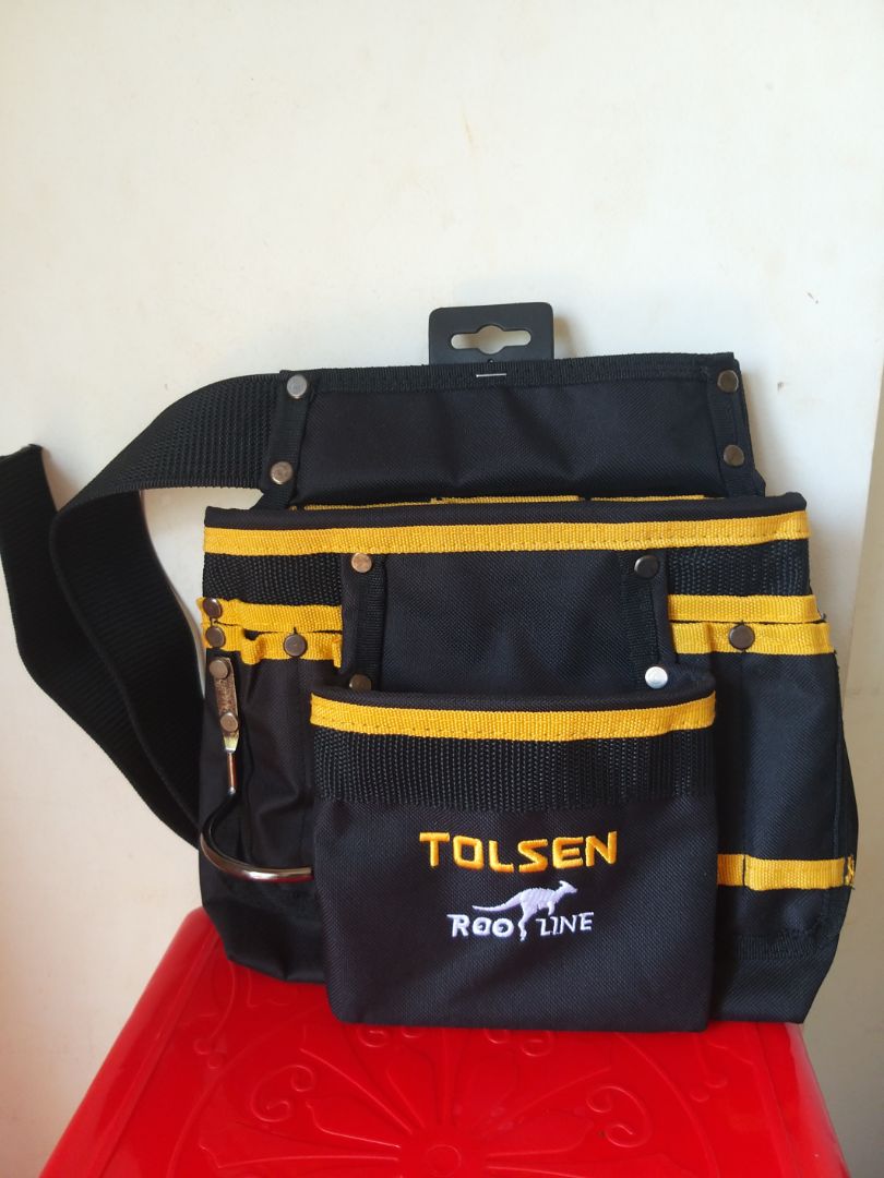 Túi dày dặn, đường may chắc chắn, có sẵn dây đeo.