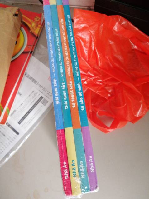 sách in màu, rõ. nội dung dễ hiểu. shop giao hàng nhanh