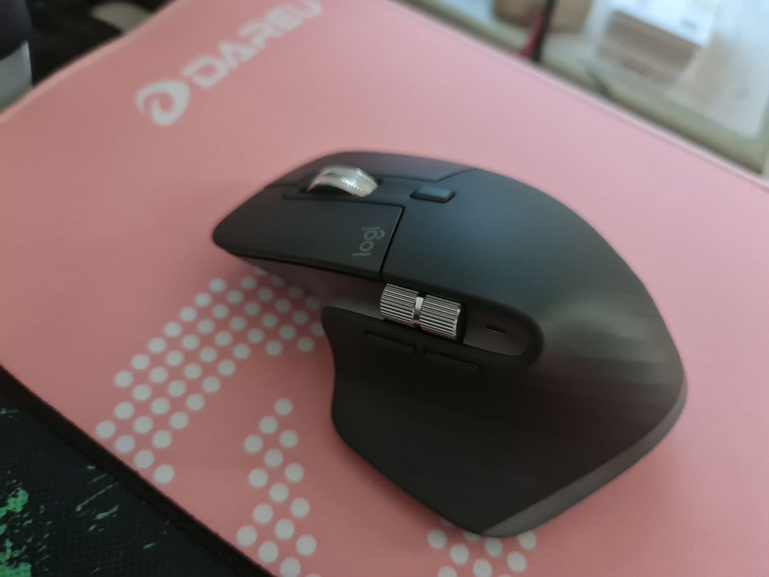 Giao hàng nhanh hơn dự kiến, Chuột cầm chắc tay, đầm và chất lượng tinh xảo. Cơ chế Magspeed của logitech hoạt động tuyệt vời và hữu ích. Nhà bán rất uy tín và cẩn thận trong đóng gói hàng. Ủng hộ tiếp tục.