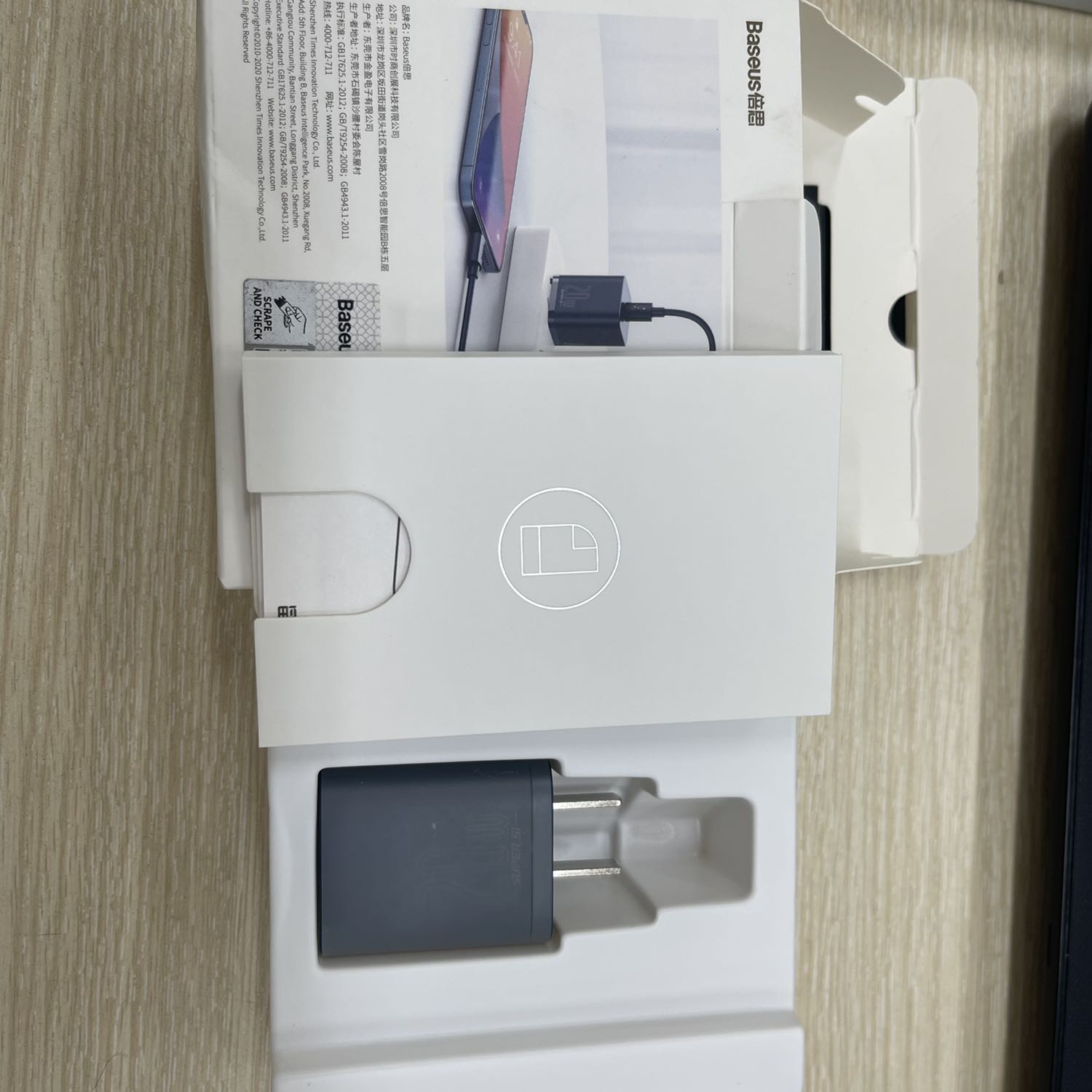 Đóng gói cẩn thận. Giao hàng nhanh. Sạc nhìn chắc chắn. Chưa dùng thử nên chưa biết sao.