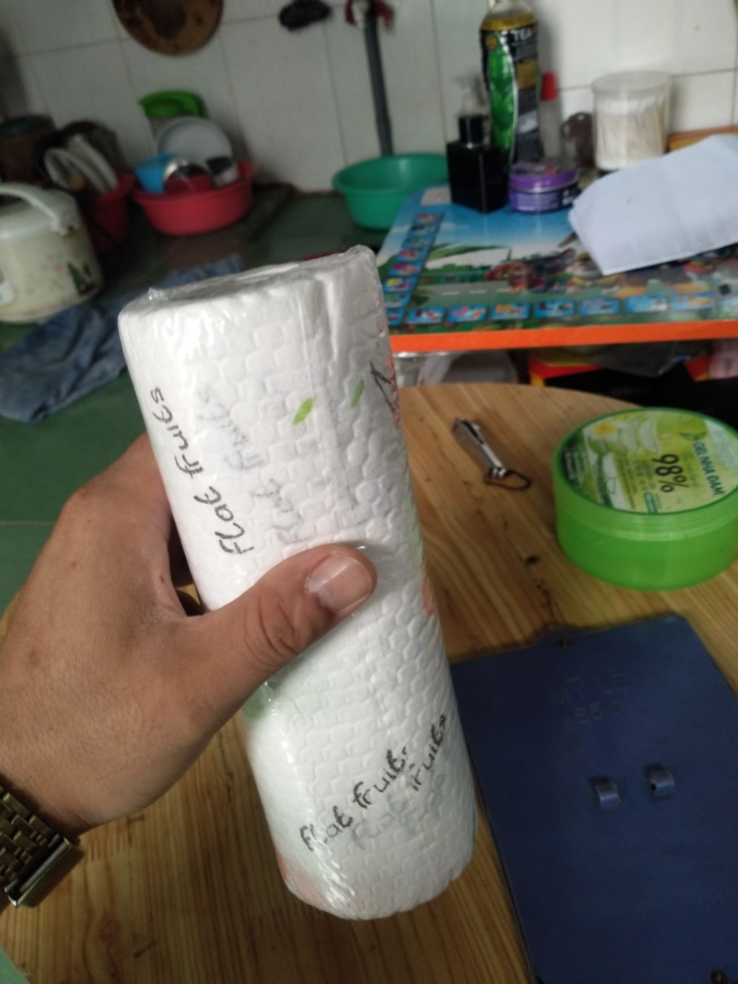 trên hình thì nhìn quận giấy to, thực tế thì bé xíu trên hình thì nhìn quận giấy to, thực tế thì bé xíu