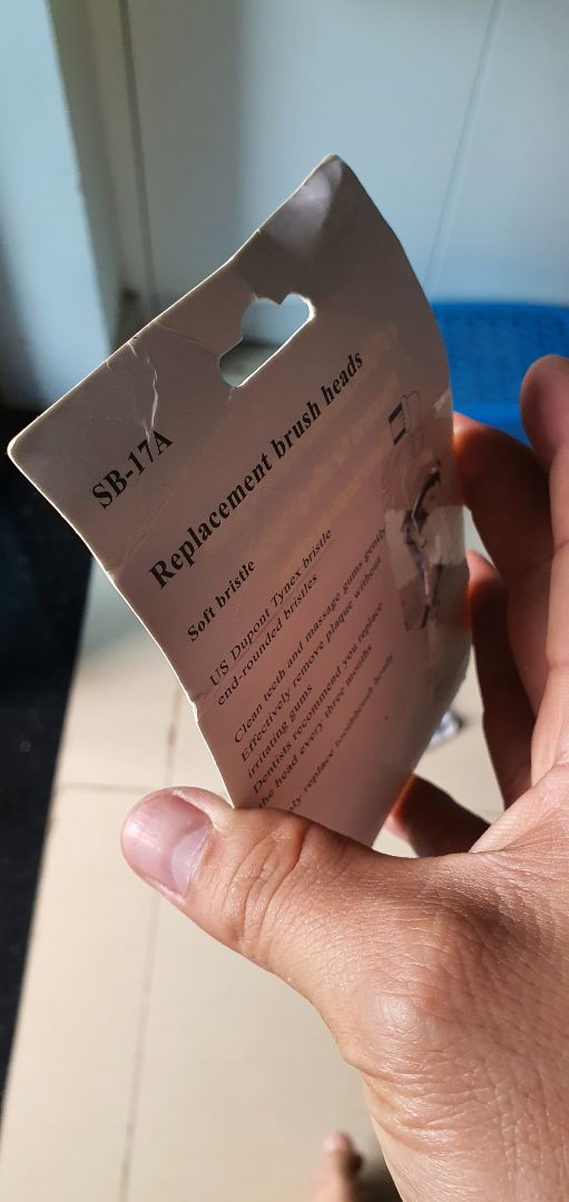 Nhà bán Century giao hàng này ai mà dùng được, hàng trả lại lại giao cho khách ah, băng dính lại lem nhem ko chấp nhận được tiền chứ có phải rác đâu