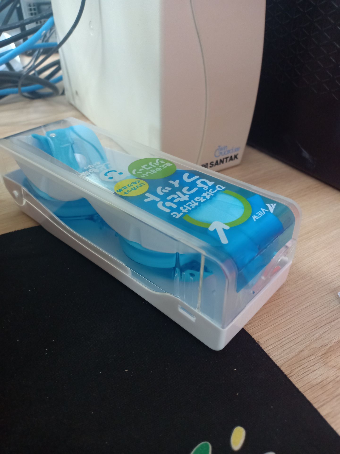 sản phẩm đúng như mô tả. mình chưa cho bé đeo nên chưa biết thế nào. sp đóng gói rất chắc chắn.