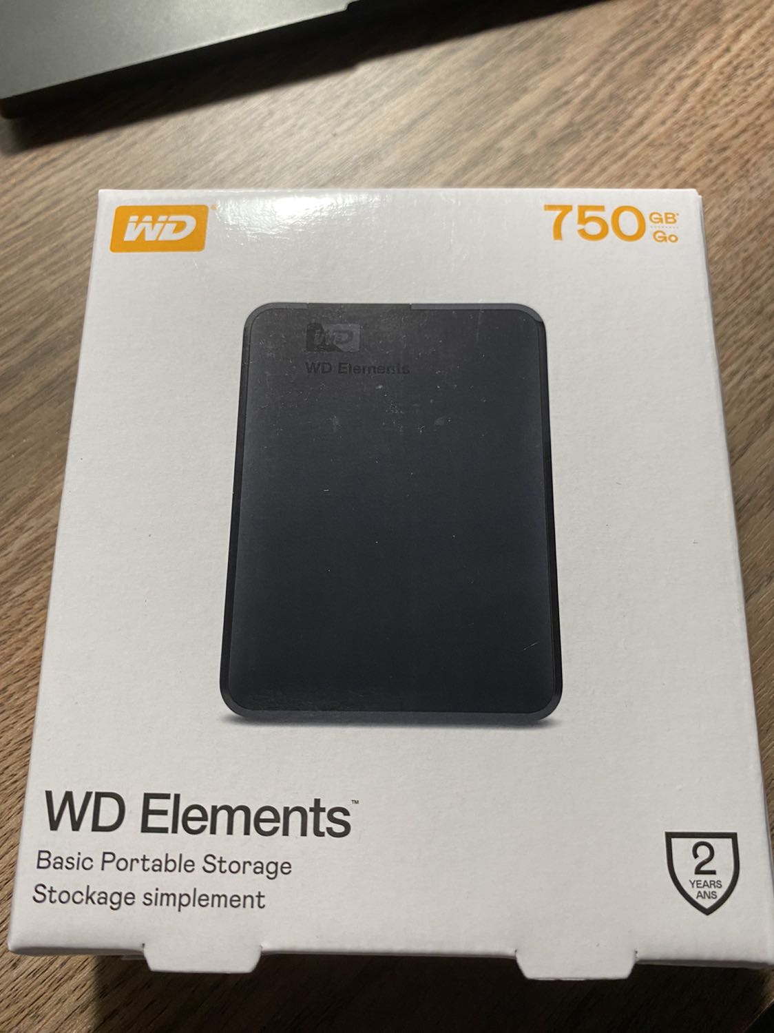 Sản phẩm cực kì xịn sò, lại được tặng kèm túi chống sốc bảo vệ. Tốc độ Copy khoảng 112MB/s là khá cao với ổ cứng HDD. Túm lại là nên mua nha các bạn.