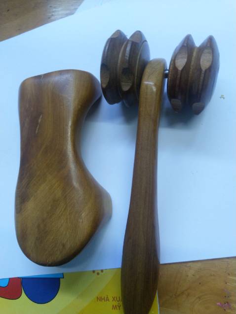 Gỗ tự nhiên thơm đẹp, không bị đánh vecni như hàng chợ . Sẽ ủng hộ tiếp. Cám ơn shop