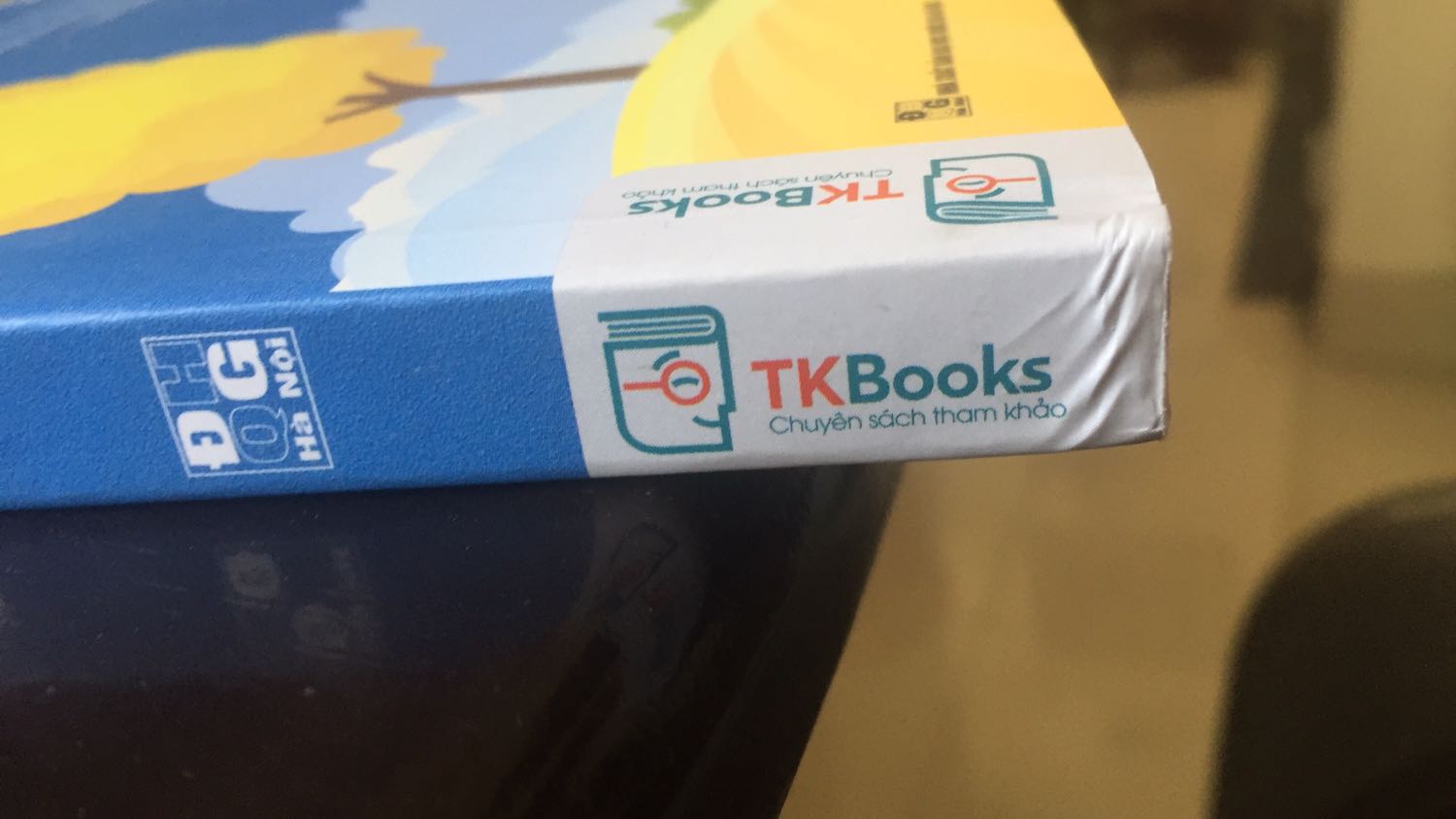 Sách hay nhưng hơi bị cong do vấn đề đóng gói và giao hàng