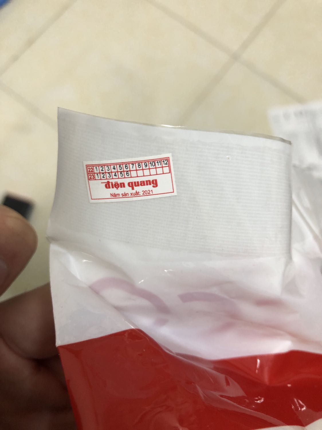 Giao nhanh ạ, hàng chuẩn của *** nên đầy đủ tem mác các kiểu, có cả bill của *** luôn