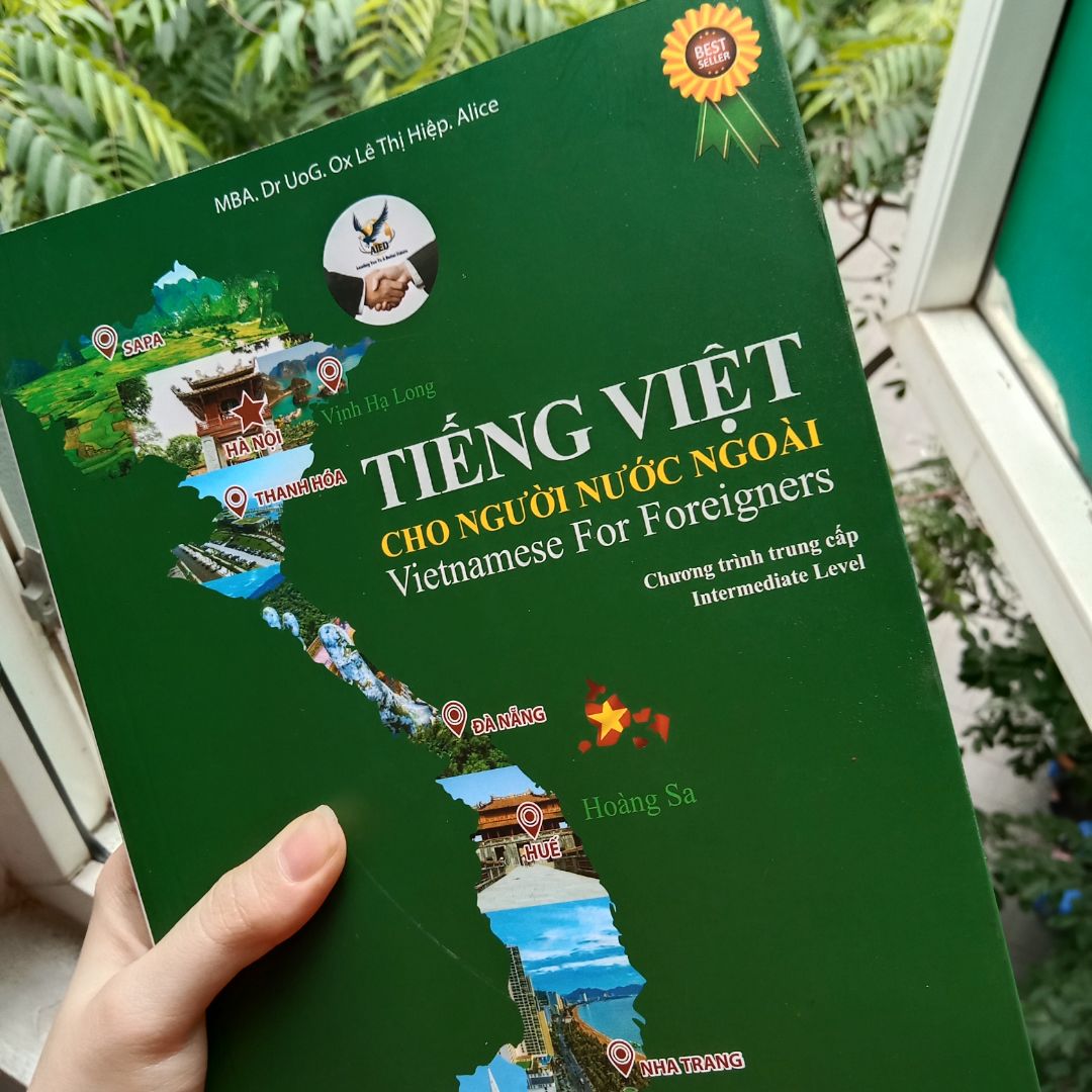 mình mua giúp 1 người bạn nước ngoài, và cô ấy rất thích cuốn sách này 🥰🥰 shop đóng gói rất cẩn thận và giao hàng cũng rất nhanh dù mình chọn giao hàng tiết kiệm