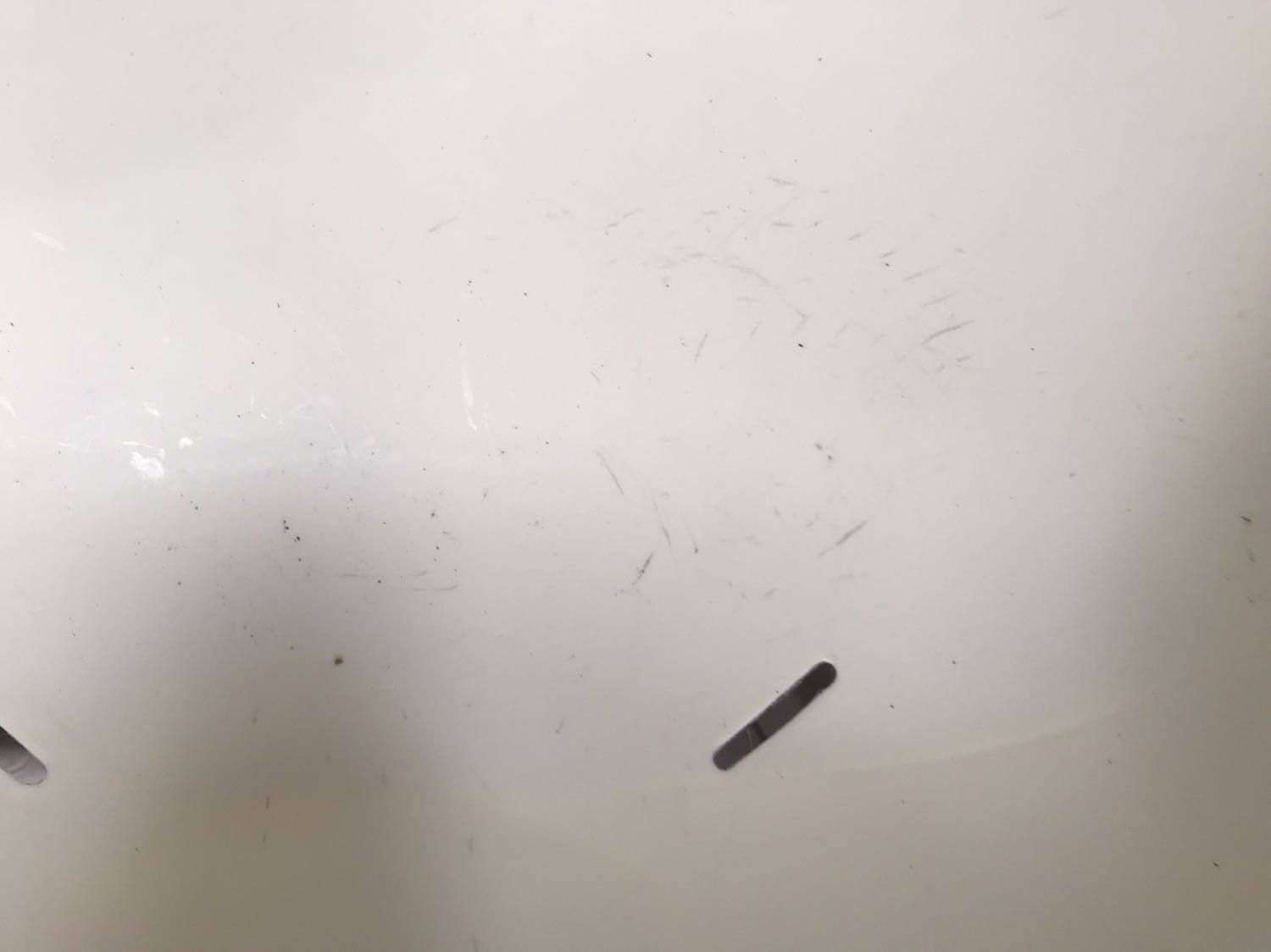 Nhận hàng thùng tan nát. Sản phẩm thì bẩn như đã dùng 1 năm rồi, thiếu 1 chân, thiếu thanh giằng ngang. Yêu cầu đổi hàng thì 10 ngày vẫn chưa giải quyết. Tới giờ vẫn chưa tới nhận hàng. Quá thất vọng với nhà bán hàng này