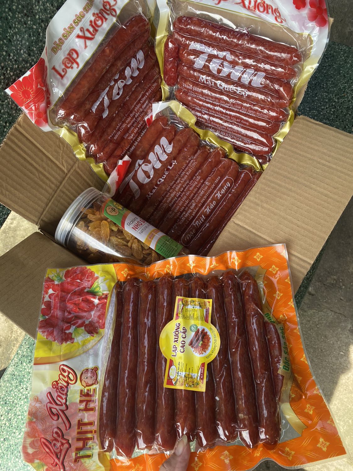 Đóng gói cẩn thận giao hàng nhanh.. nhìn ok nhưng chưa ăn nên chưa bt sao ạ. Ngon sẽ ủng hộ shop