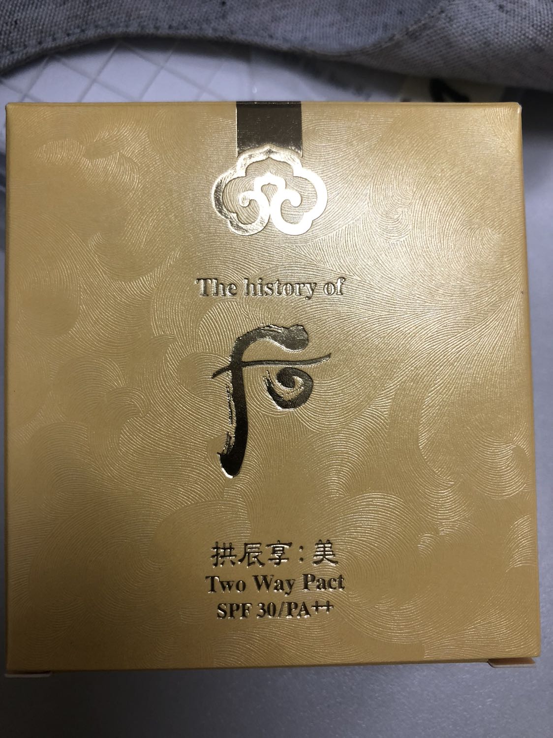 Sản phẩm còn nguyên tem và có mã check hàng chính hãng, hộp đẹp và có tặng thêm 1 bông phấn. Đã dùng nhiều sản phẩm của hãng và tin tưởng chất lượng. Shop đóng gói cẩn thận, giao hàng nhanh, có giảm giá nên ủng hộ shop.