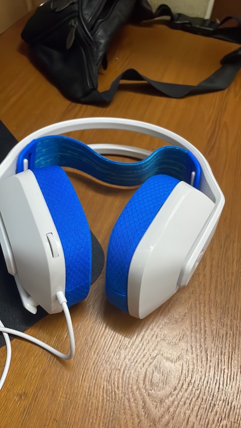 Giao hàng nhanh, tai nghe chính hãng, giá thành hợp lý